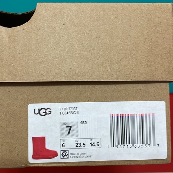 UGG NWT, baby girl size 7 red classic UGG boots. - Picture 9 of 10